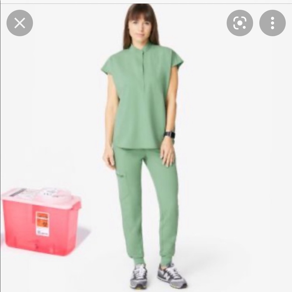 Figs jade green medium scrubs set